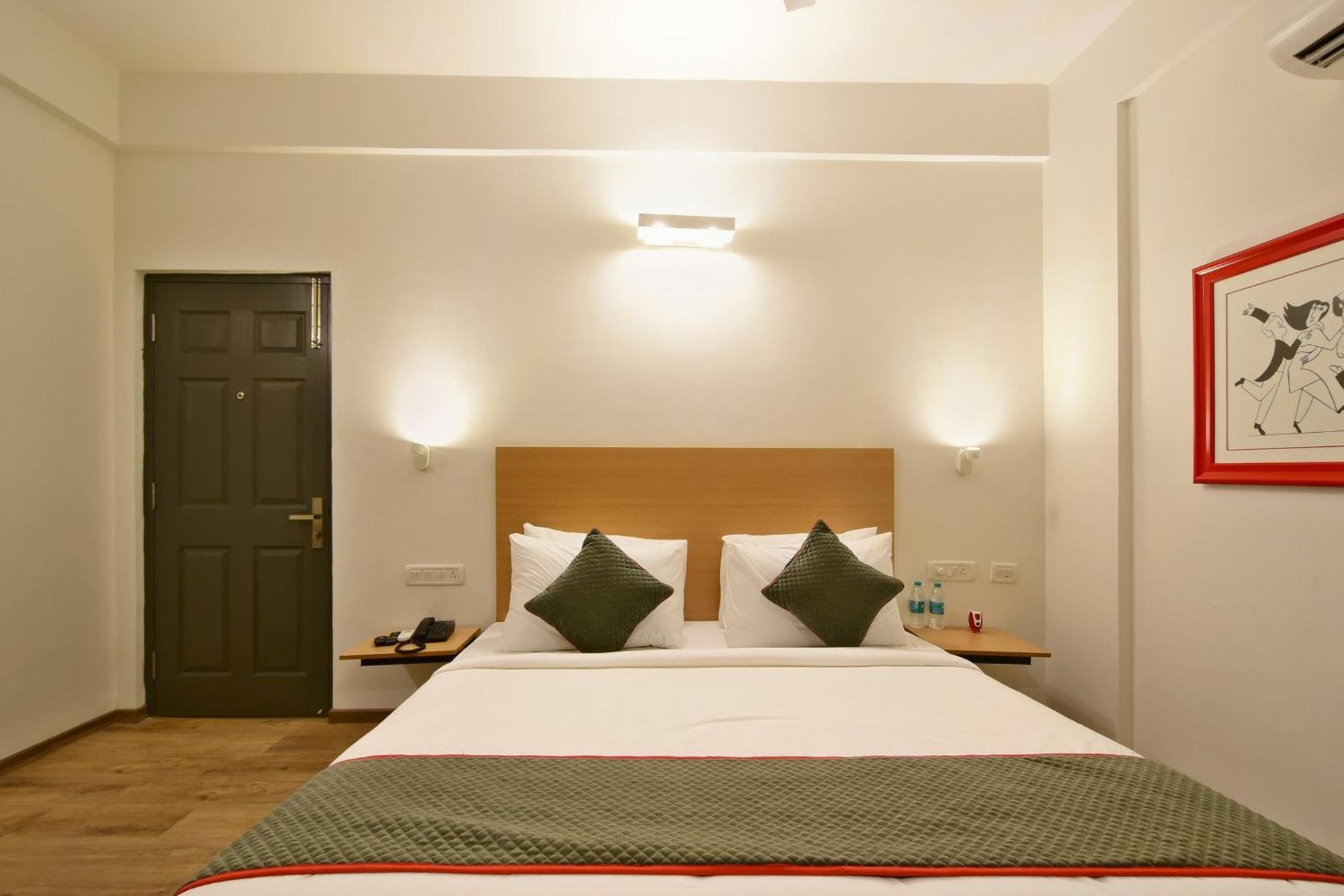 Townhouse Airport Road Hotell Yelahanka Eksteriør bilde