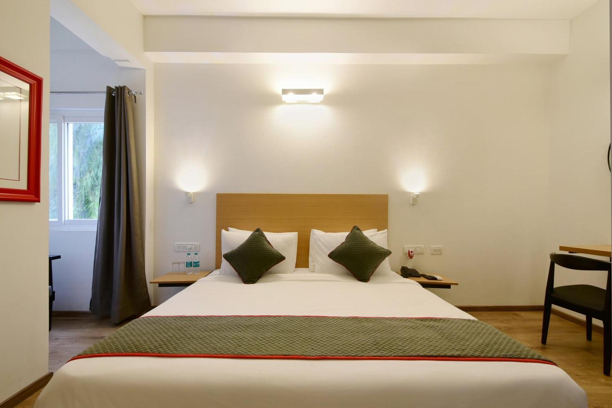 Townhouse Airport Road Hotell Yelahanka Eksteriør bilde