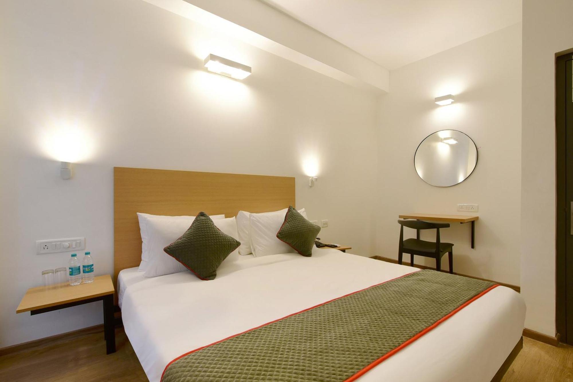Townhouse Airport Road Hotell Yelahanka Eksteriør bilde