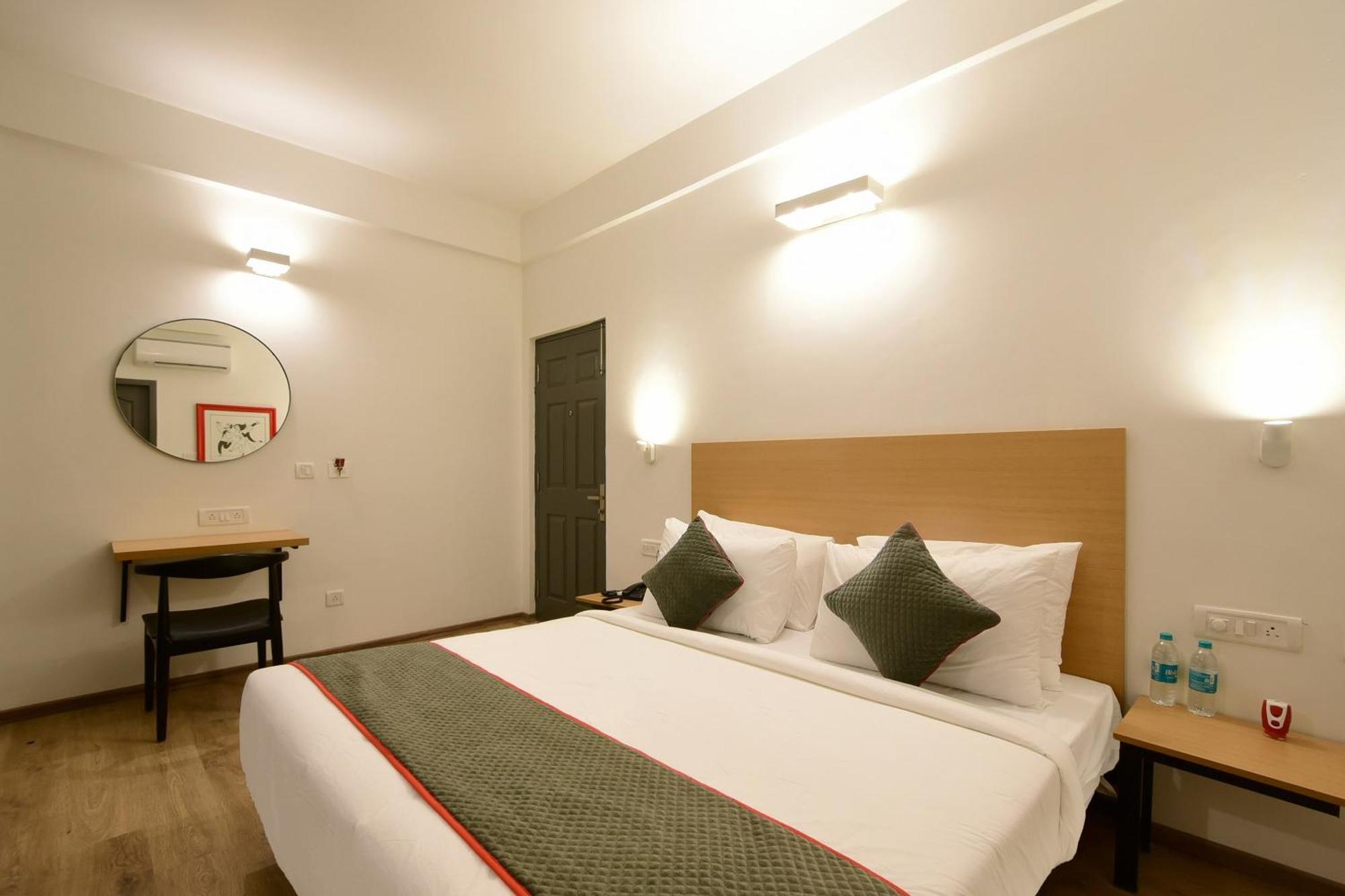 Townhouse Airport Road Hotell Yelahanka Eksteriør bilde