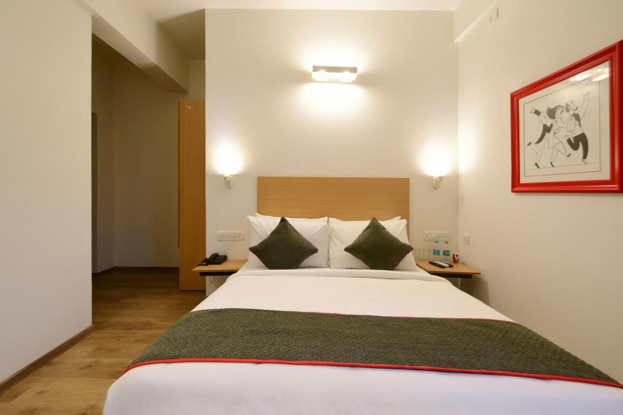 Townhouse Airport Road Hotell Yelahanka Eksteriør bilde