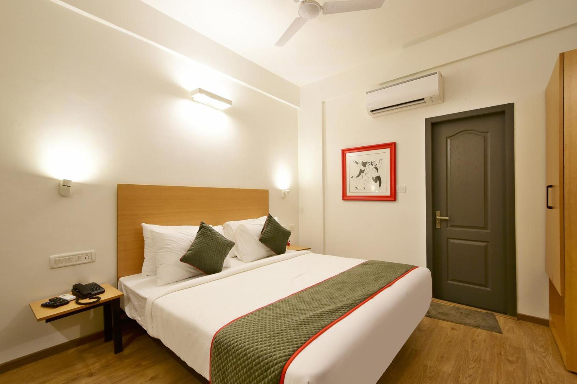 Townhouse Airport Road Hotell Yelahanka Eksteriør bilde