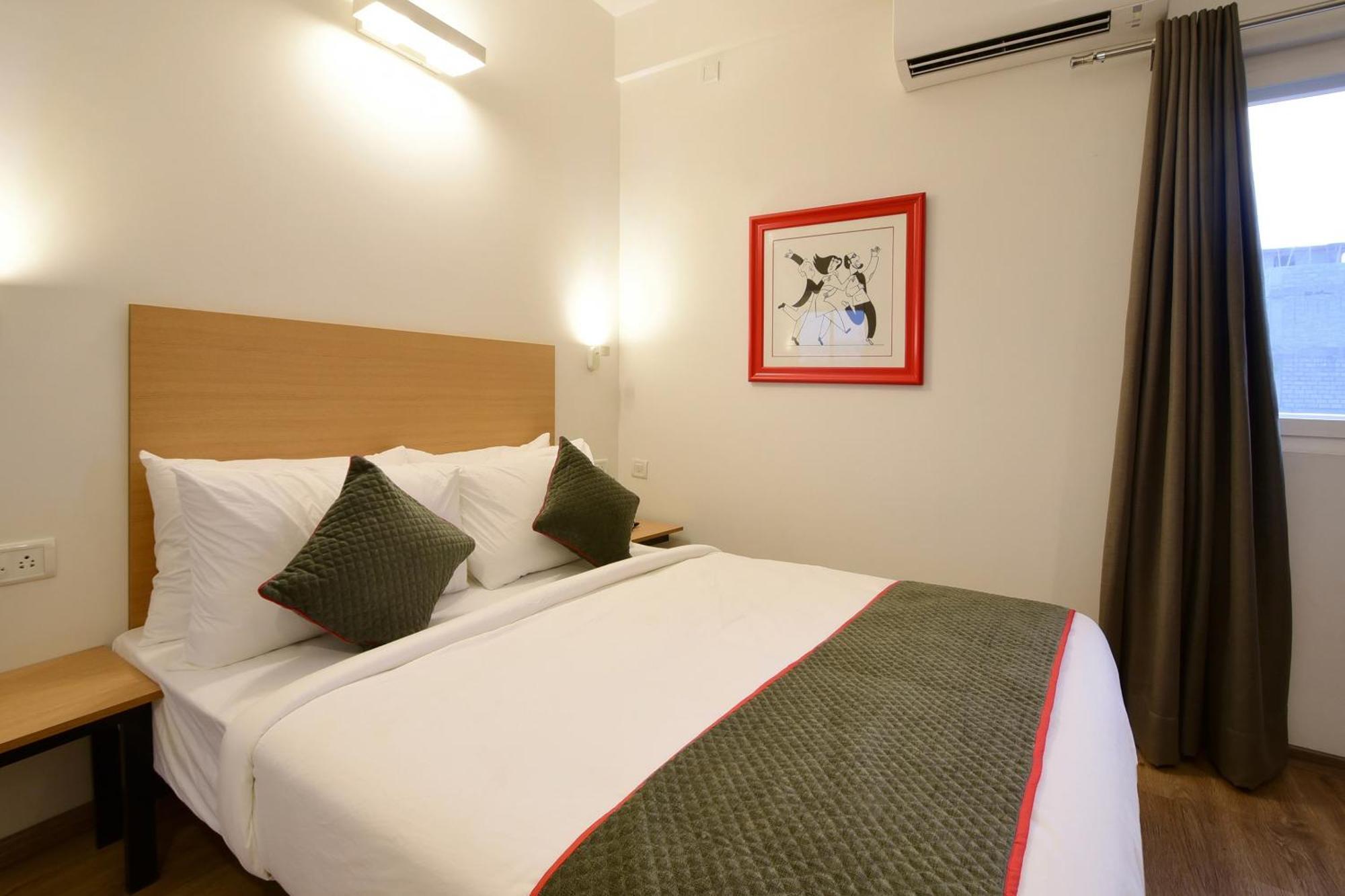 Townhouse Airport Road Hotell Yelahanka Eksteriør bilde