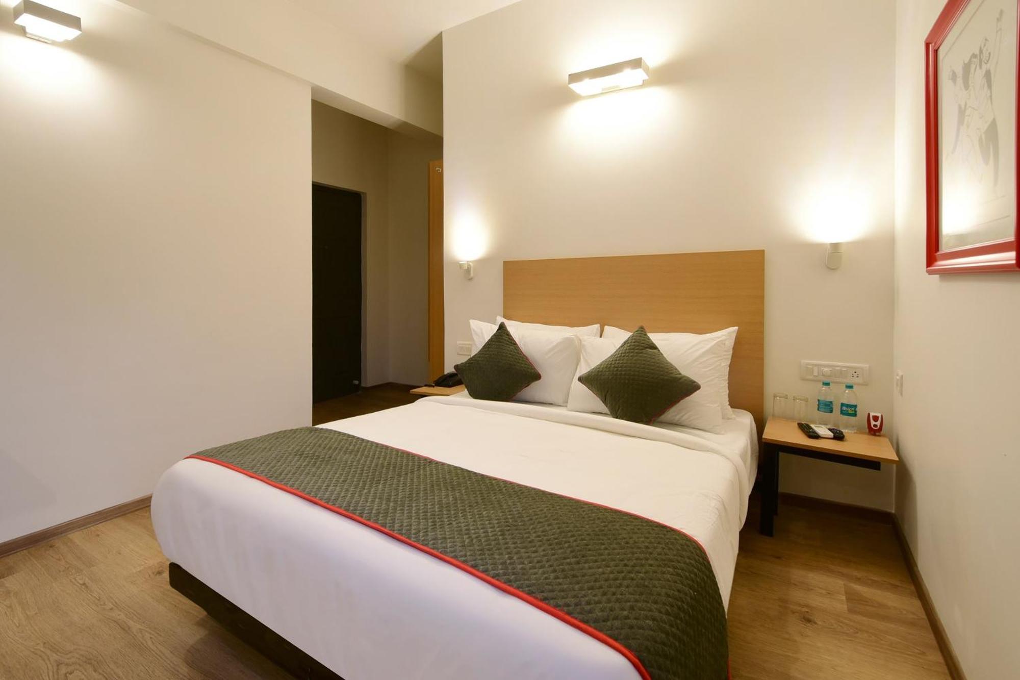 Townhouse Airport Road Hotell Yelahanka Eksteriør bilde