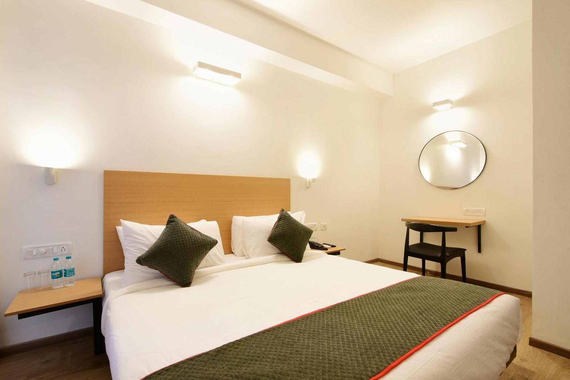 Townhouse Airport Road Hotell Yelahanka Eksteriør bilde