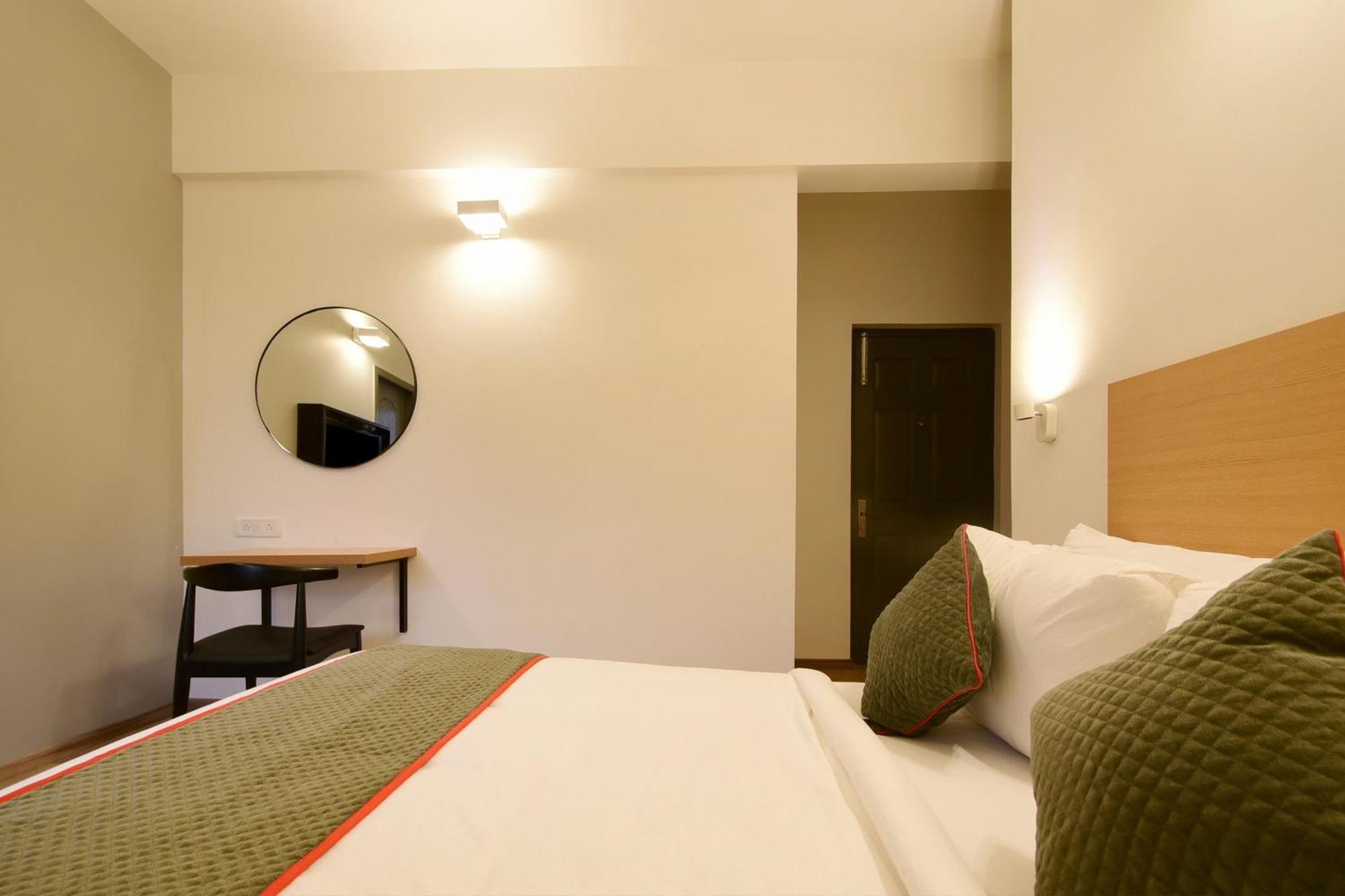 Townhouse Airport Road Hotell Yelahanka Eksteriør bilde