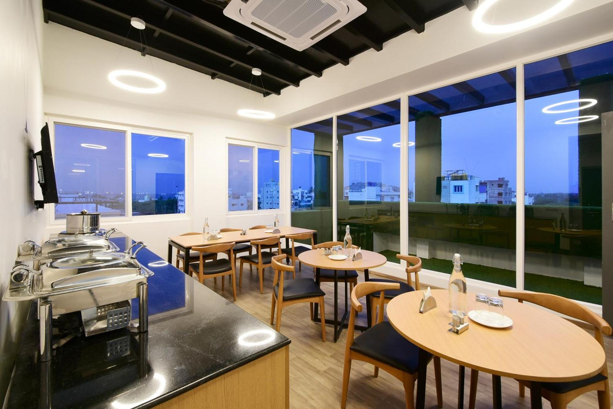 Townhouse Airport Road Hotell Yelahanka Eksteriør bilde