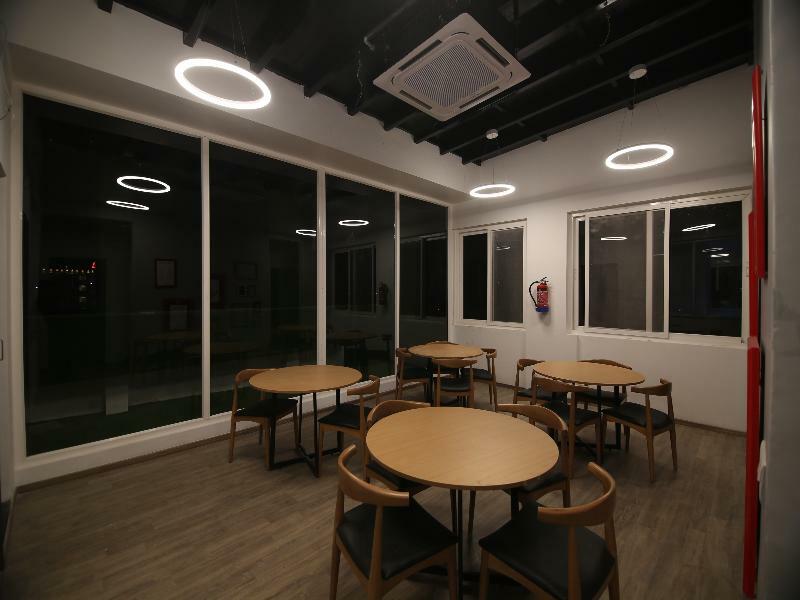 Townhouse Airport Road Hotell Yelahanka Eksteriør bilde